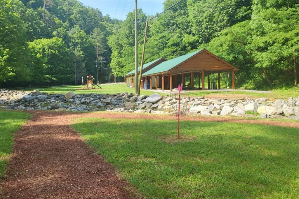 Luxe Retreat - June Sale! - Easy Drive - Xl Swim Spa - Award Winning! Sevierville Zewnętrze zdjęcie